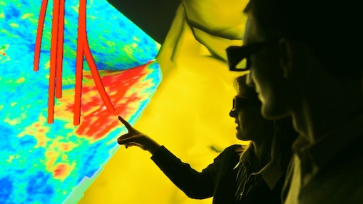 Imagen sísmica con trayectorias de sondeos donde se muestra cómo se pueden integrar datos del subsuelo obtenidos de distintas fuentes