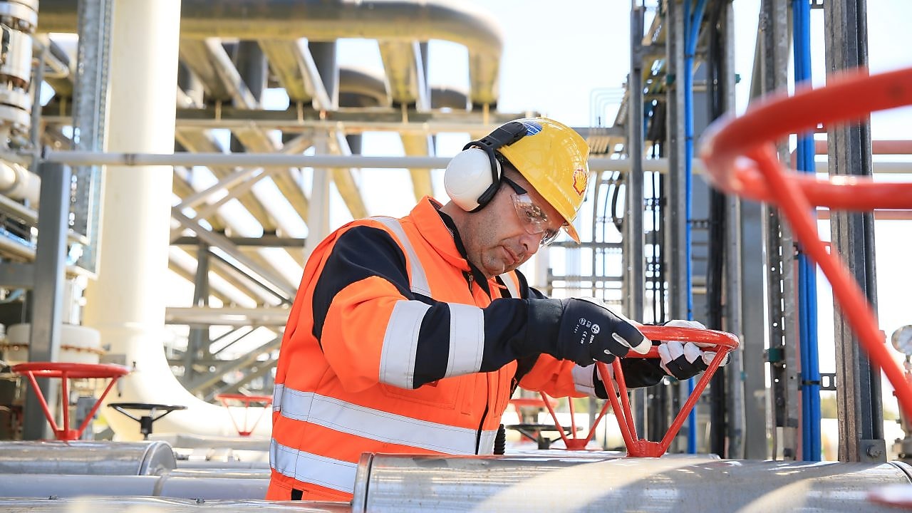 Ingeniero trabajando en un gaseoducto