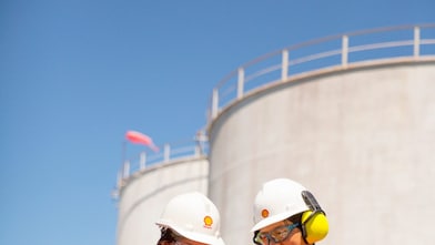 trabajador en la planta