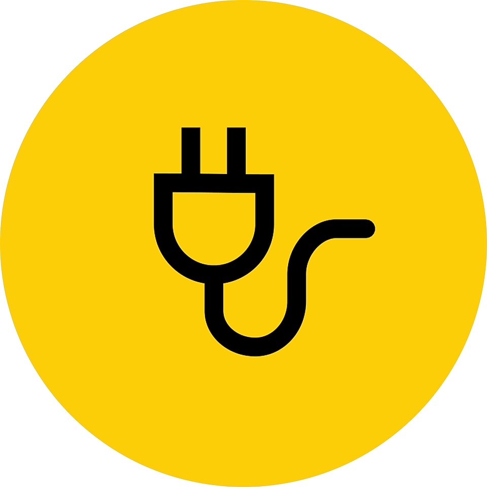 Enchufe con rayo en contorno negro sobre fondo amarillo, que simboliza la energía eléctrica