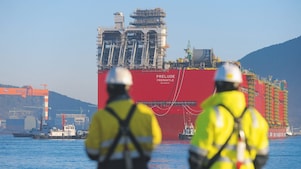 Viaje inaugural del Prelude: el enorme casco que alberga las instalaciones sale al mar por primera vez