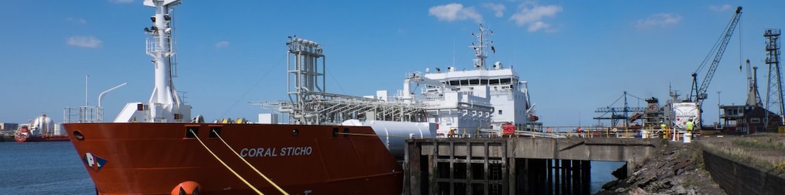 Refuelling with liquefied natural gas