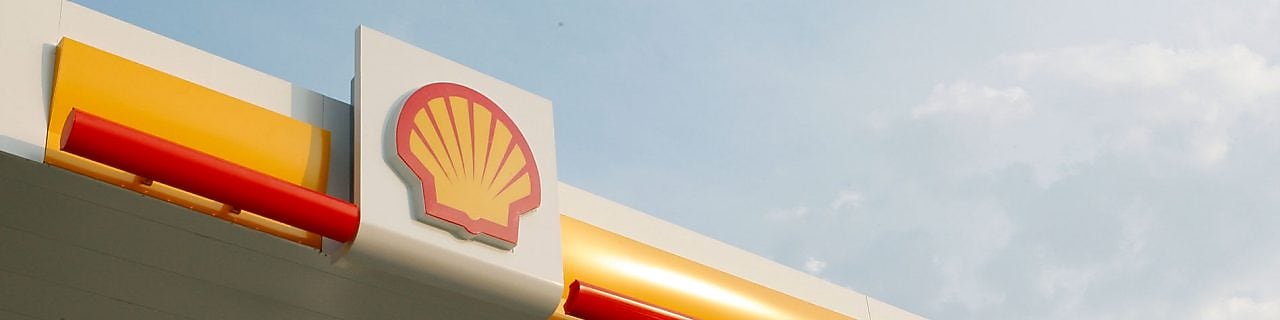 Logo de Shell con el cielo azul y las nubes