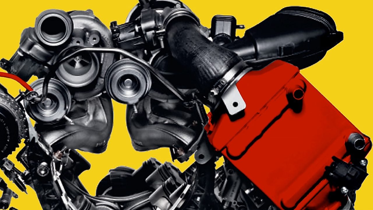 Imagen de un motor de coche sobre fondo amarillo