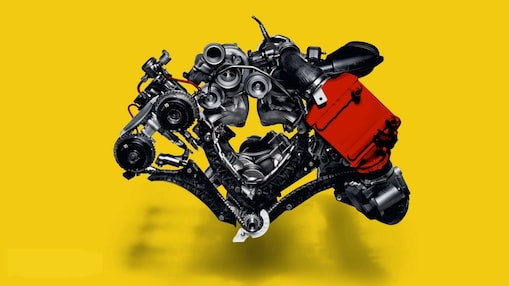 Maquinaria de turboalimentación con fondo amarillo