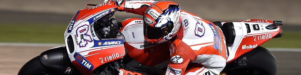 piloto de Ducati andando en una moto