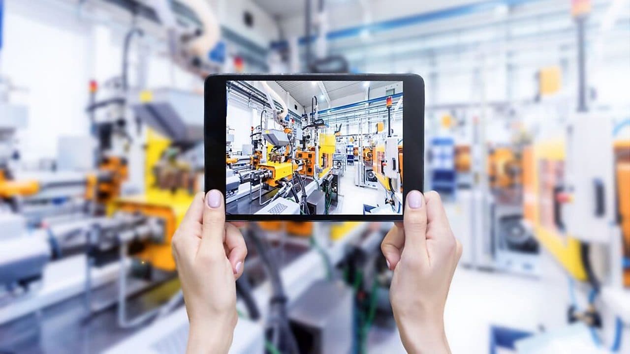 Imagen dentro de una tableta de una máquina de fábrica