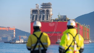 Viaje inaugural del Prelude: el enorme casco que alberga las instalaciones sale al mar por primera vez